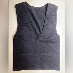 Cropped black tank top